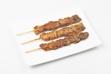 Chicken skewers are a food made by marinating chicken meat and vegetables with soy sauce and grilling them on a skewer.