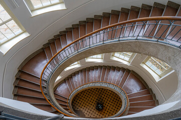 Obraz premium spiral staircase in the old building