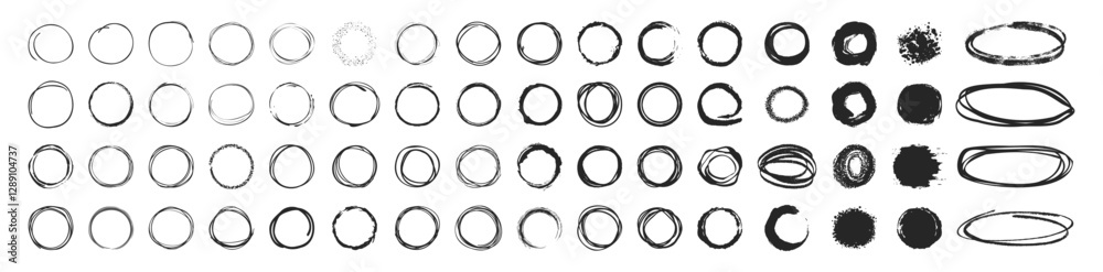 Aufkleber Hand drawn ovals and circles set. Round freehand shapes and highlights isolated on transparent. Vector circular scribble doodle round circles for message note mark design element