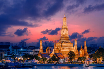 Amazing Wat Arun ratchawararam at sunset, beautiful temple view in Bangkok Thailand