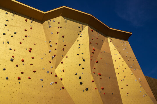 Mur moderne d'escalade.