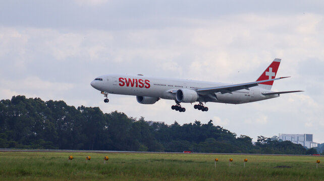 Avi&atilde;o da Swiss Airlines pousando no Aeroporto de Guarulhos, S&atilde;o Paulo. Foto feita em 22 fev 2025 no aeroporto de Guarulhos SP