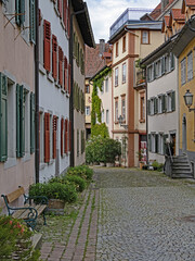 Obraz premium Blick in eine malerische Gasse in der Altstadt von Bregenz, Österreich