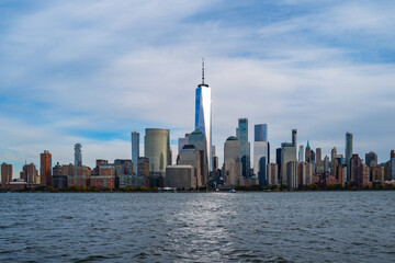 Obraz premium New York City skyline. NYC skyscrapers reflections in water. Manhattan skyline over Hudson River. NY cityscape. Downtown New York buildings. NYC skyline. NYC skyline. Hudson and Manhattan.
