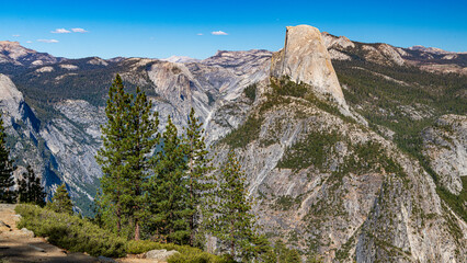 Panoramen und Mammutbäume im Yosemite Nationalpark