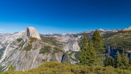 Panoramen und Mammutbäume im Yosemite Nationalpark