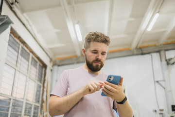 Portrait of frustrated confused frown guy, young sad upset handsome man is looking at camera get negative news on smartphone