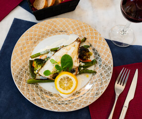 Fillet of sea bream with asparagus and lemon