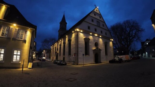 Beautifully Lit Church at Night in G&ouml;ppingen, Germany &ndash; Atmospheric Scene