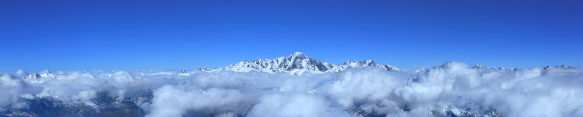 Obraz premium Mont Blanc And The Mont Blanc Massif