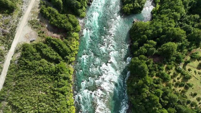 Dron en el r&iacute;o Futaleuf&uacute;, Chile
