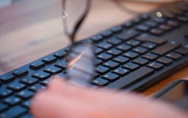 computer keyboard for electronic communication