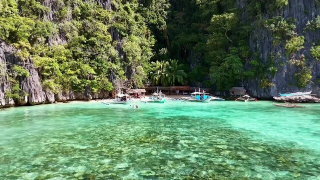 Twin lagoon, Kayangan Lake limestone cliffs in Philippines. tourism destination Coron, Palawan. 