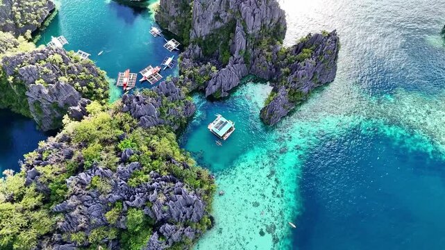 Twin lagoon, Kayangan Lake limestone cliffs in Philippines. tourism destination Coron, Palawan. 