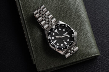 black dial luxury men wrist watch