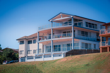 The Entrance is a popular holiday resort，Escape to The Entrance and you'll find a beautiful seaside setting, tucked between the Pacific Ocean and tranquil waters of Tuggerah Lake.