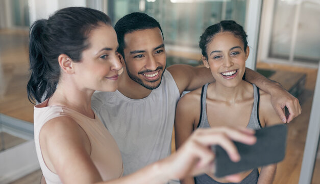 Selfie, fitness and happy friends at gym for exercise, health or sports influencer with picture for social media. Photography, group or people workout at club for training or body wellness with coach