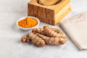 Fresh aroma tumeric roots heap