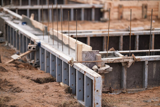 Construction of pile-grillage foundation. Monolithic foundation with metal reinforcement. Monolithic concrete foundation. House construction