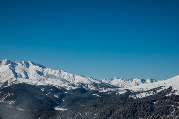 Obraz premium Beautiful landscape, snowy mountain peaks and blue sky