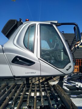 Prinoth Leitwolf - Leading manufacturer of snow groomers offering a full range of snow groomers for alpine slopes, adventure parks, cross-country trails and trails.