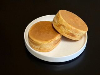 太鼓の形をした焼いた饅頭01