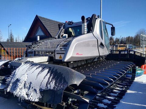 Prinoth Leitwolf - Leading manufacturer of snow groomers offering a full range of snow groomers for alpine slopes, adventure parks, cross-country trails and trails.