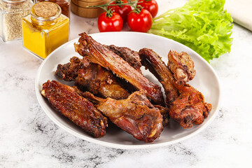 Roasted duck wings with sauce