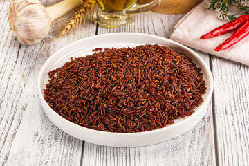 Red raw dry rice gor cooking