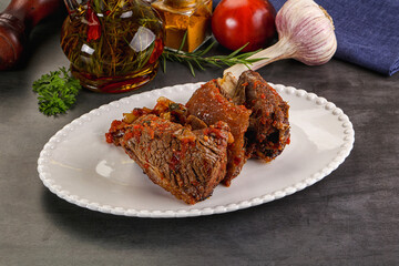 Baked beef ribs with vegetables