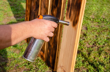 Wood processing with a gas burner.