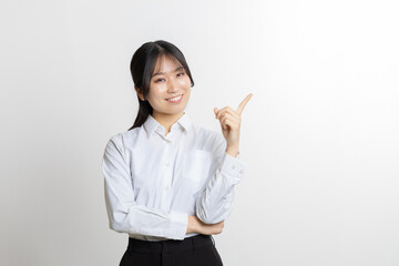 ジェスチャーをする　女性　ビジネスウーマン