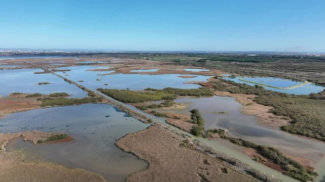 Vendres pr&egrave;s de Vias et de Valras, plages et port de l'H&eacute;rault en Occitanie, France