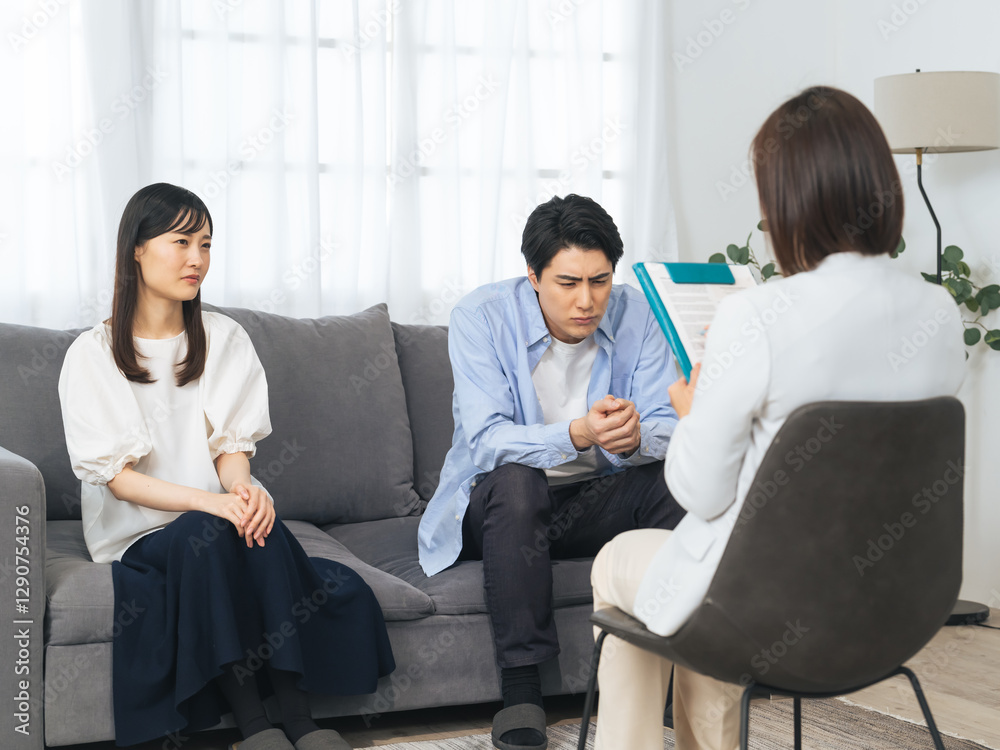 Aufkleber カップル、夫婦、セラピー、カウンセリング、カウンセラー、相談、アドバイザー、面談、面接、診察、妊活、不妊治療、相談員、相談室、ソファー、インタビュー、DV、モラハラ、ギャンブル依存症、対立、離婚、調停、コーチング、不倫、浮気、悩み、トラブル、取材、不和、結婚、クリニック、仲介、不満、困る、悩む、サポート、支援、険悪、喧嘩、セラピスト、臨床心理士、公認心理士、日本人、男性、女性、家庭、家族、不安、人