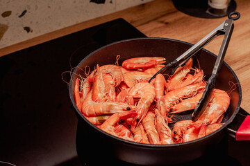 Cooking shrimp in a deep frying pan