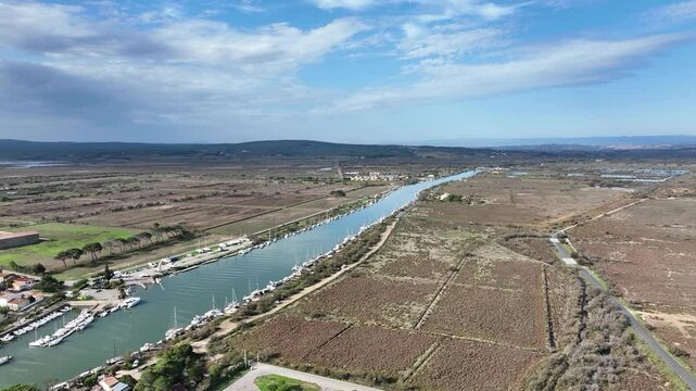 Vendres pr&egrave;s de Vias et de Valras, plages et port de l'H&eacute;rault en Occitanie, France
