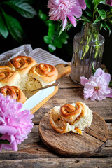 buns with peaches and poppy seeds. Top view, wooden background