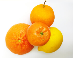 Vibrant citrus fruits oranges and lemon arranged on a white background. A refreshing image perfect for food blogs, health websites, or juice advertisements.