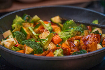 Come with me to my kitchen and cook something special with vegetables and small chicken pieces