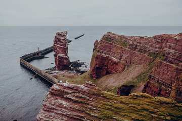 Naklejka premium Iconic Lange Anna Rock Formation on Helgoland