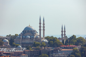 Obraz premium Suleymaniye Mosque view from Galata Tower in the summer.