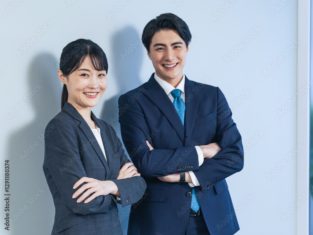 Poster ビジネスパーソン、チームワーク、笑顔、男性、女性、日本人、協力、人材、転職、グループ、ビジネスマン、サラリーマン、会社員、スーツ、仕事、プロフェッショナル、オフィス、キャリアウーマン、ビジネスウーマン