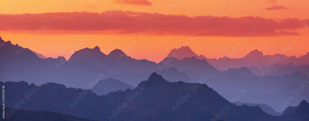 Wall mural Mountains on sunset