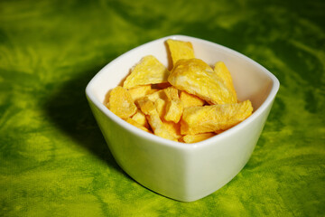Freeze dried mango fruit