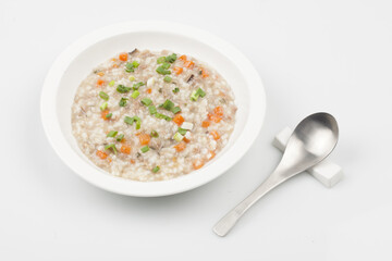  Sun porridge with meat and vegetables. Stir-fry chopped green onions and vegetables, then add rice and fry until golden brown, then add marinated meat and simmer.