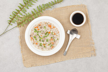  Sun porridge with meat and vegetables. Stir-fry chopped green onions and vegetables, then add rice...
