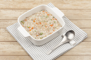  Sun porridge with meat and vegetables. Stir-fry chopped green onions and vegetables, then add rice...