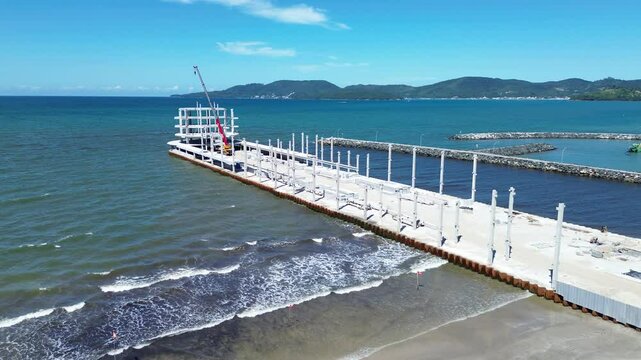 Obras do novo P&iacute;er Turist&iacute;co de Itapema