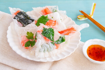 ライスペーパーに挟んだカニカマの揚げ焼き