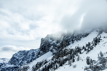 Auf zum Gebirgspass Gr&ouml;dner Joch zwischen Wolkenstein und Corvar - S&uuml;dtirol - Italien